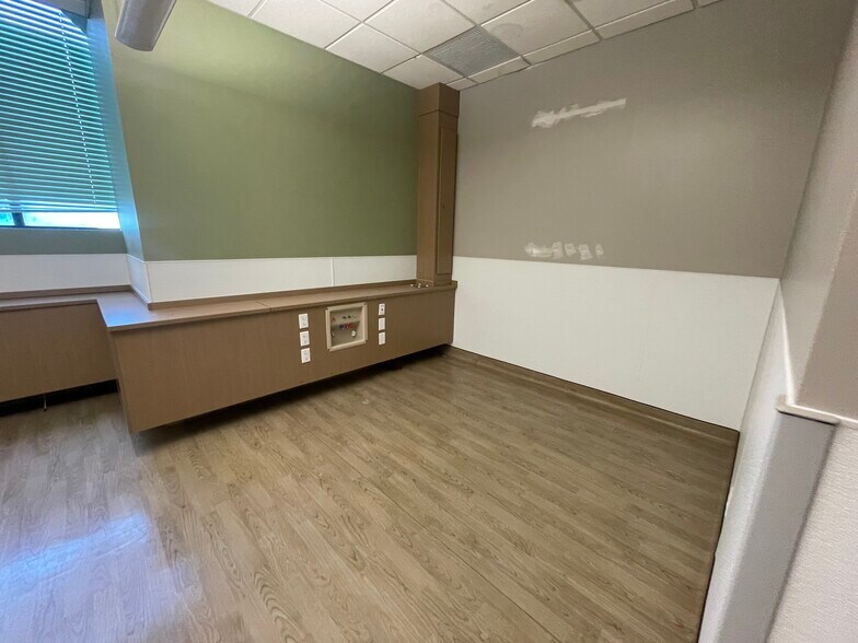 More Photos Of 1515 Jarret Pl, Bronx Hospital For Lease