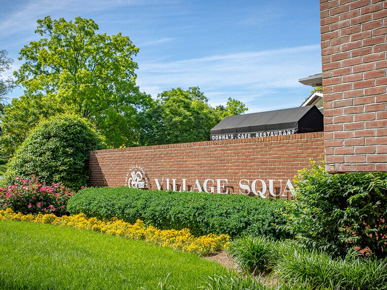 More Photos Of 2 Hamill Rd, Baltimore Office For Sale