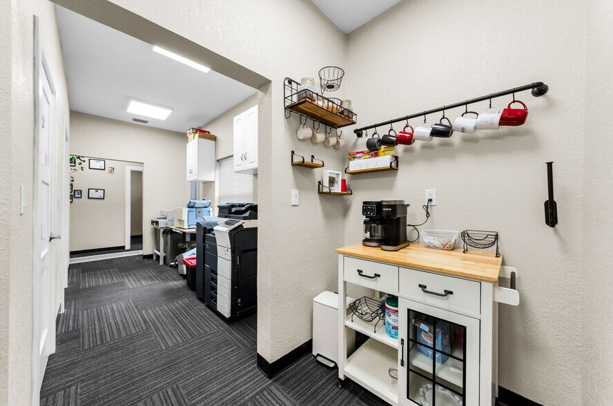 More Photos Of 11748 La Madera Blvd, Port Richey Office For Sale