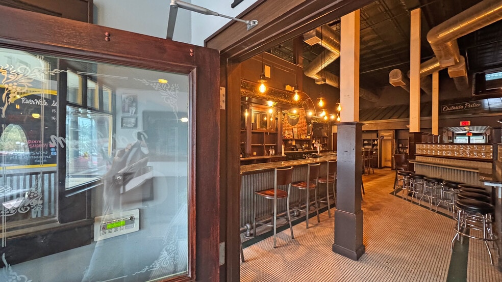 More Photos Of 17-21 Elizabeth St, Derby Storefront Retail Office For Lease