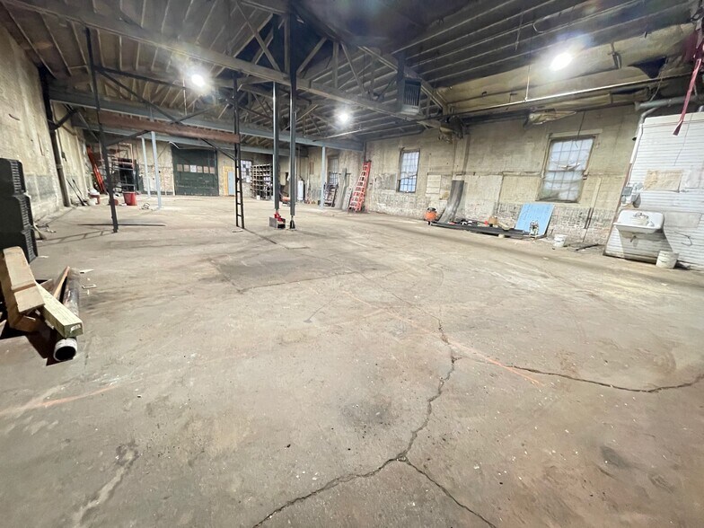 More Photos Of 3162 W Grand Ave, Chicago Warehouse For Lease