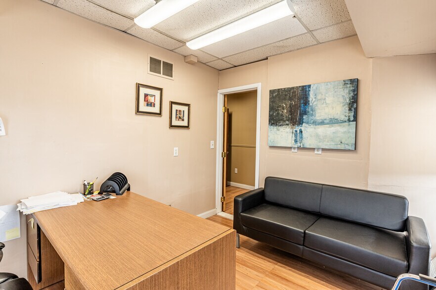 More Photos Of 55 Jefferson Blvd, Warwick Office For Sale