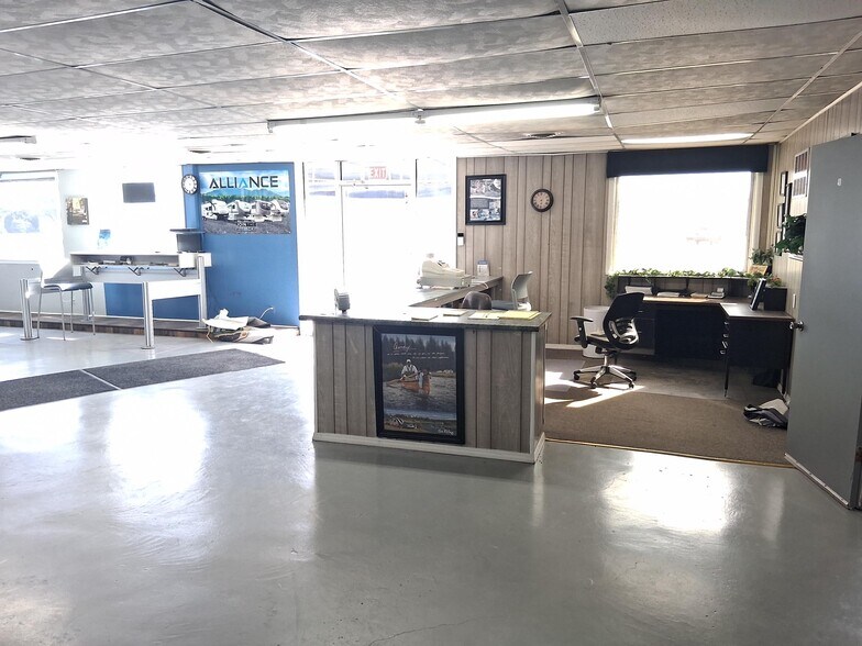 More Photos Of 1117 N Old Route 66, Litchfield General Retail For Sale