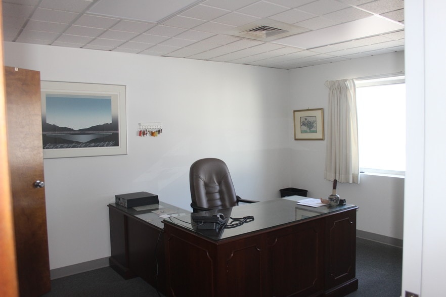 More Photos Of 130 Lenox Ave, Stamford Warehouse For Sale