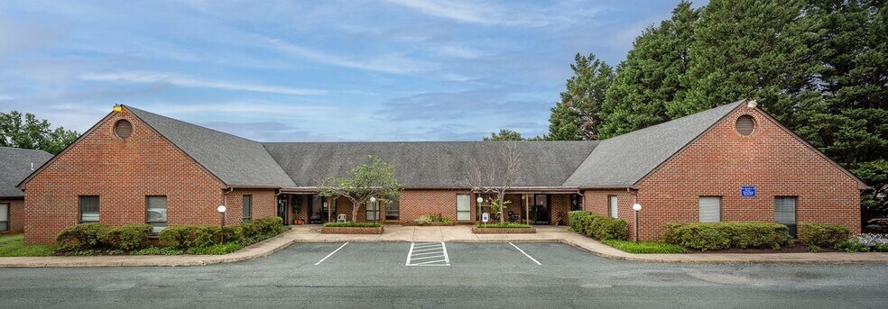 More Photos Of 3042 Berkmar Dr, Charlottesville Office For Lease