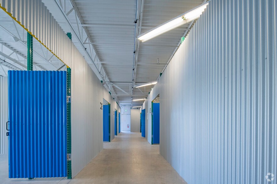 More Photos Of 10949 E Peakview Ave, Englewood Manufacturing For Lease