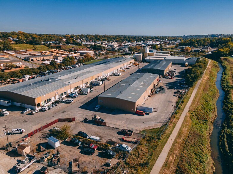 More Photos Of 3305-3393 N 88th Plz, Omaha Warehouse For Lease