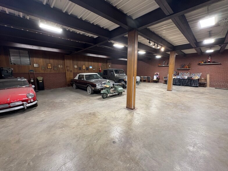 More Photos Of 110 Penn Ave, Pittsburgh Auto Dealership For Sale