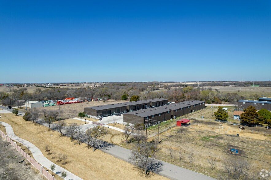 More Photos Of 1922 Choate Pky, Celina Warehouse For Lease