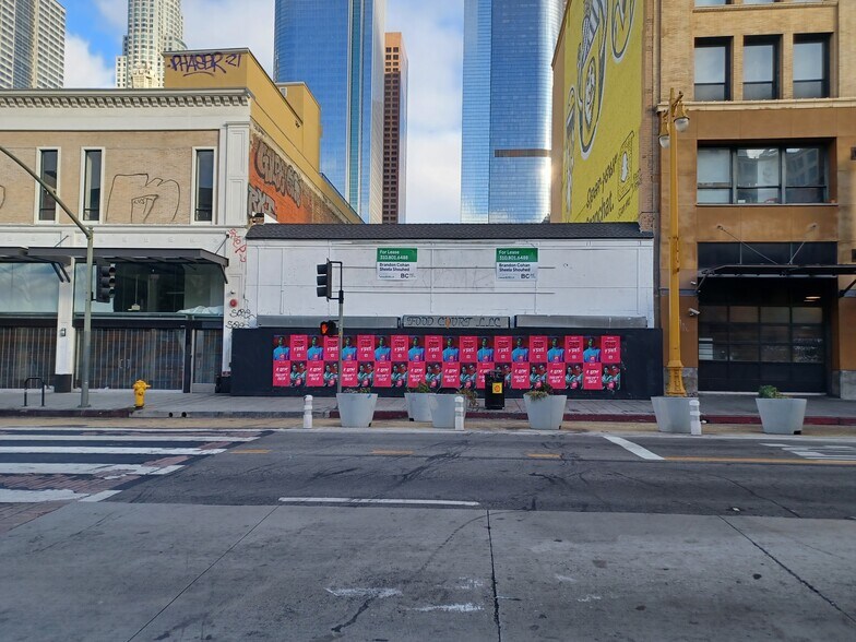 More Photos Of 327 S Broadway, Los Angeles Restaurant For Lease