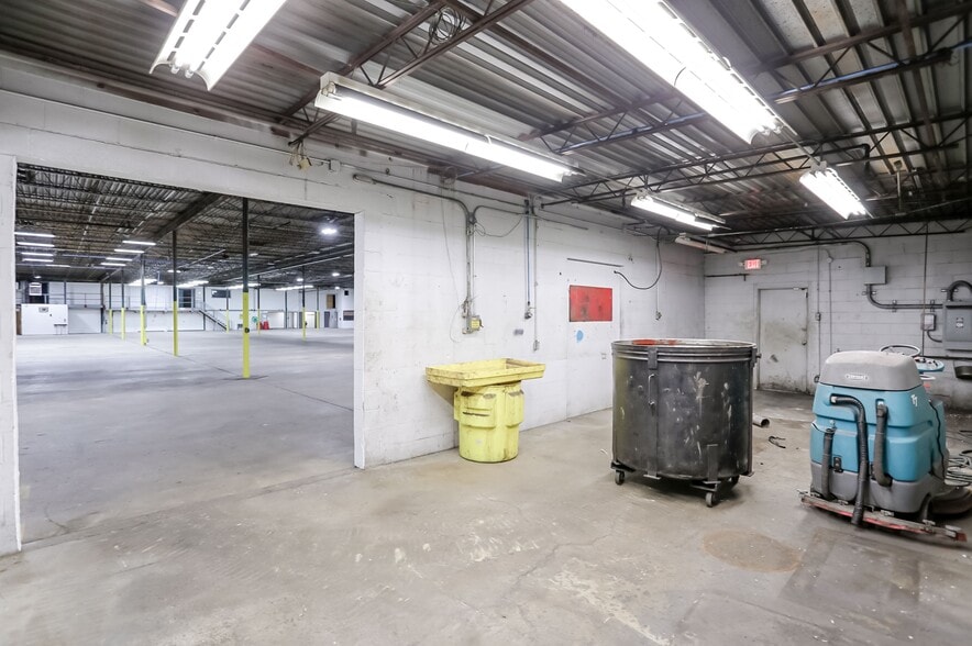 More Photos Of 2334 Production Dr, Indianapolis Warehouse For Lease