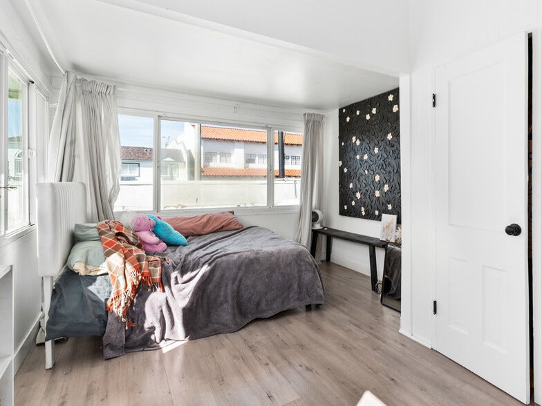 More Photos Of 424 S Pacific Coast Hwy, Redondo Beach Storefront Retail Residential For Lease