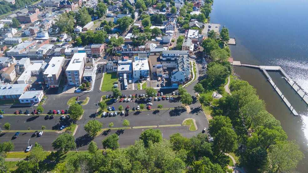 More Photos Of 4 Mill St, Bristol Restaurant For Lease