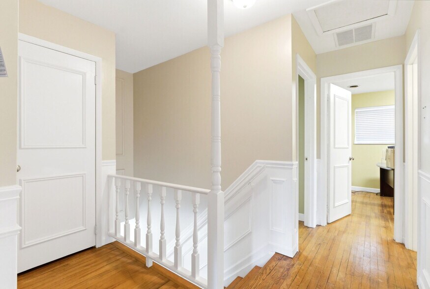 More Photos Of 10 Fairway Dr, Springboro Office Residential For Sale