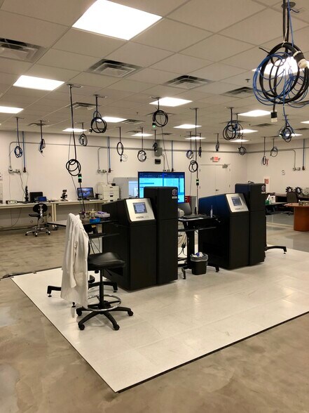 More Photos Of 10220 S 51st St, Phoenix Research And Development For Lease