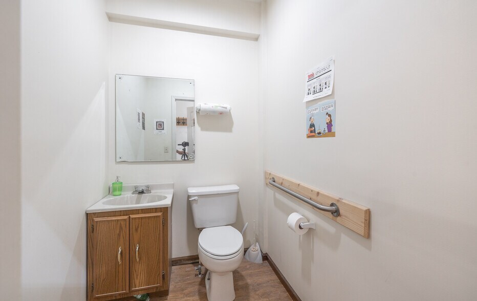 More Photos Of 404 MO-72, Rolla General Retail For Sale