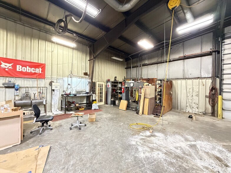 More Photos Of 4414 State Road 92, Brooklyn Industrial For Lease