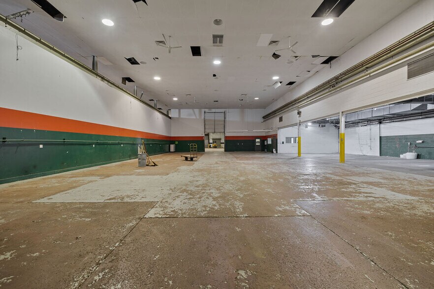 More Photos Of 73 Ramapo Valley Rd, Mahwah Warehouse For Lease