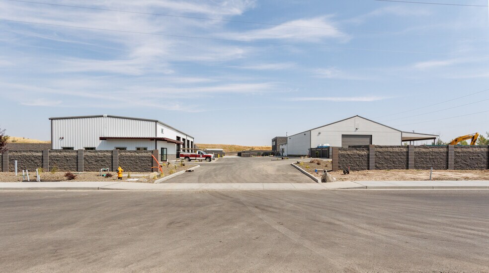 More Photos Of 1914 Dell Ave, Walla Walla Distribution For Lease