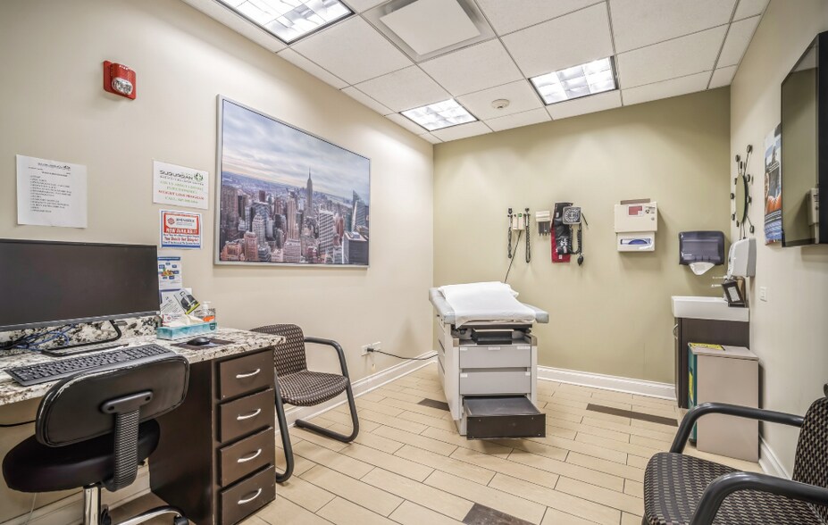 More Photos Of 2214 Huntington Dr N, Algonquin Medical For Sale