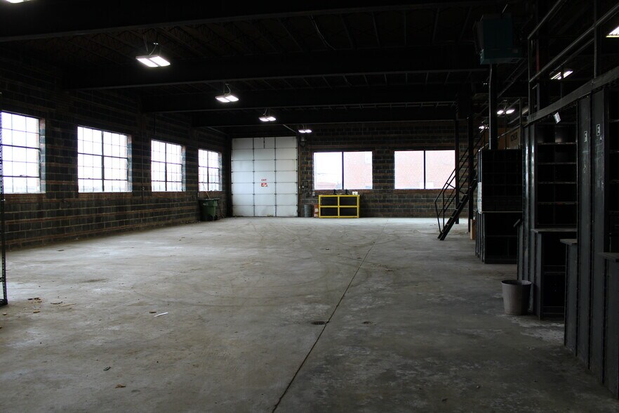 More Photos Of 1701-1705 Roseneath Rd, Richmond Warehouse For Lease