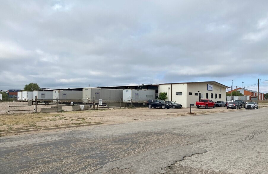 More Photos Of 128 E 13th St, Lubbock Warehouse For Lease