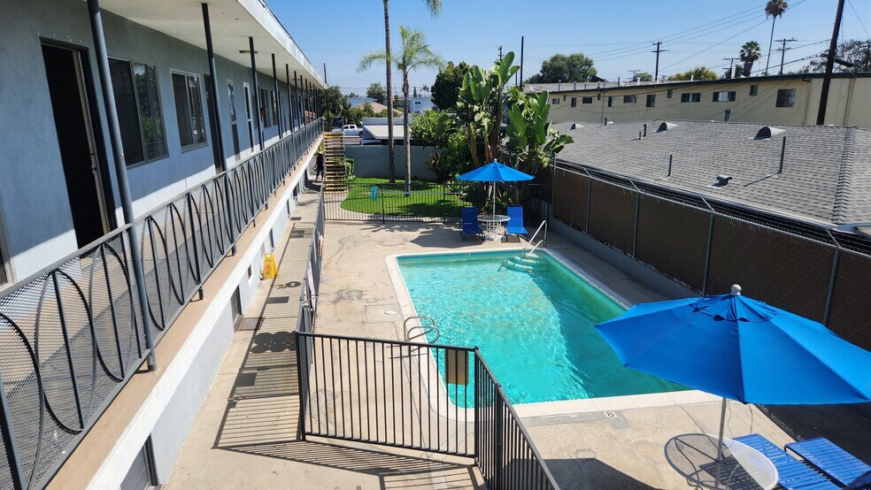 More Photos Of 5018-5029 Santa Ana St, Cudahy Apartments For Sale