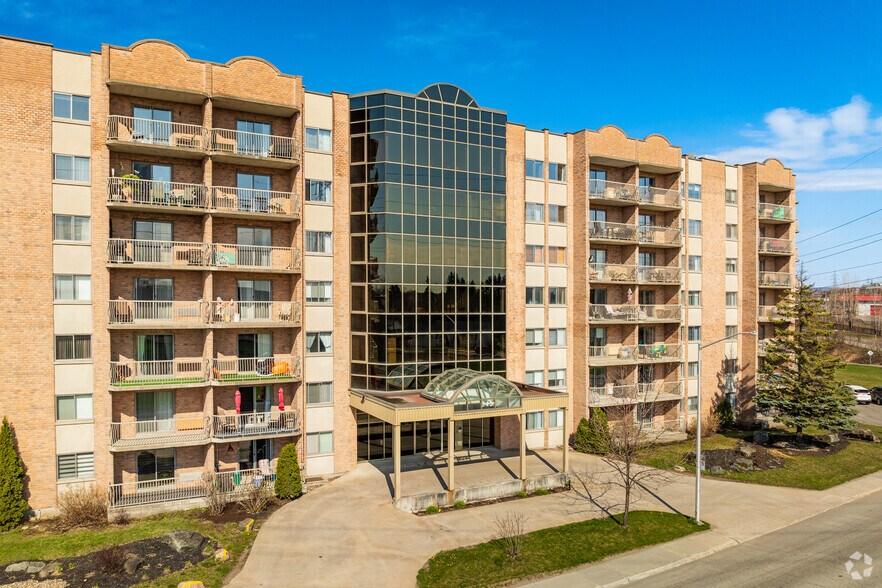 Primary Photo Of 325 Boul Jean-Baptiste-Rolland E, St-Jérôme Congregate Senior Housing For Lease