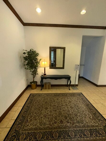 More Photos Of 6628 Bryant Irvin Rd, Fort Worth Office For Sale