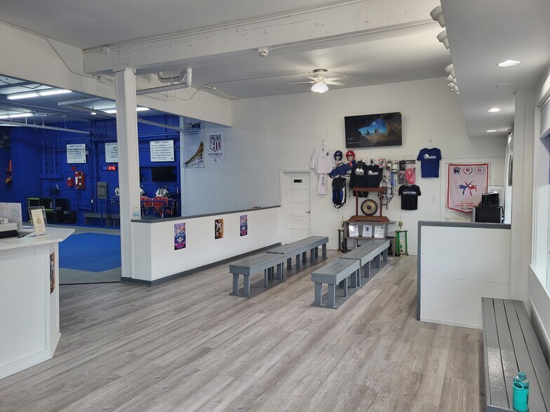 More Photos Of 223 S Lewis St, Monroe Storefront Retail Office For Sale