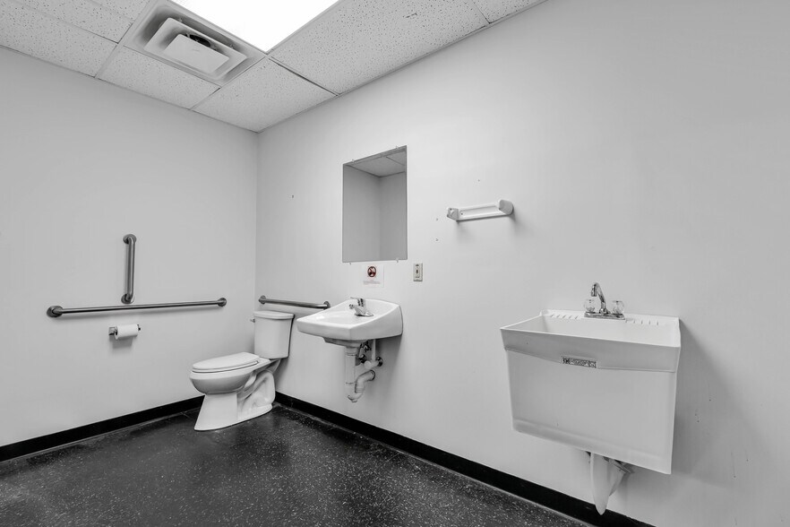 More Photos Of 1042 Dublin Rd, Columbus Storefront Retail Office For Lease