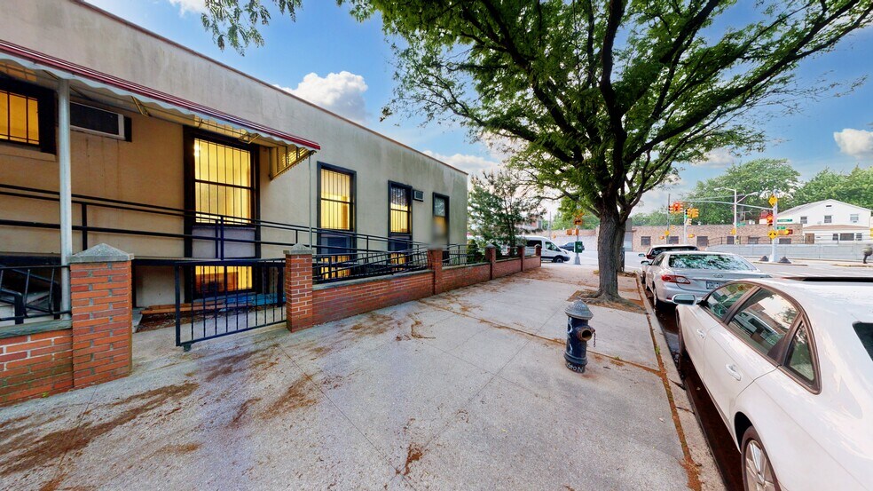 More Photos Of 77-20 74th St, Ridgewood Medical For Lease