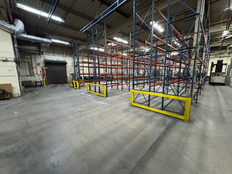 More Photos Of 524 Viking Dr, Virginia Beach Manufacturing For Lease