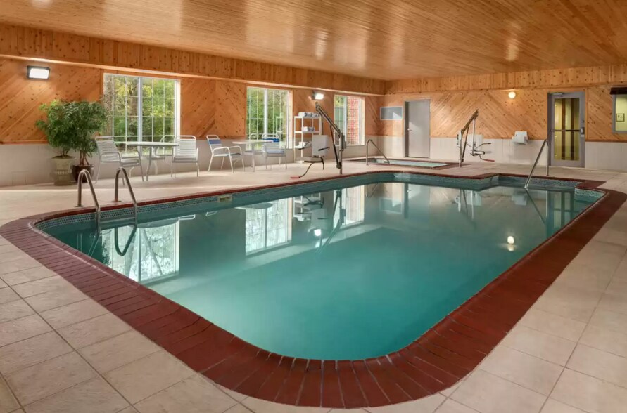 More Photos Of 804 S Leonard Ave, Lima Hotel For Sale