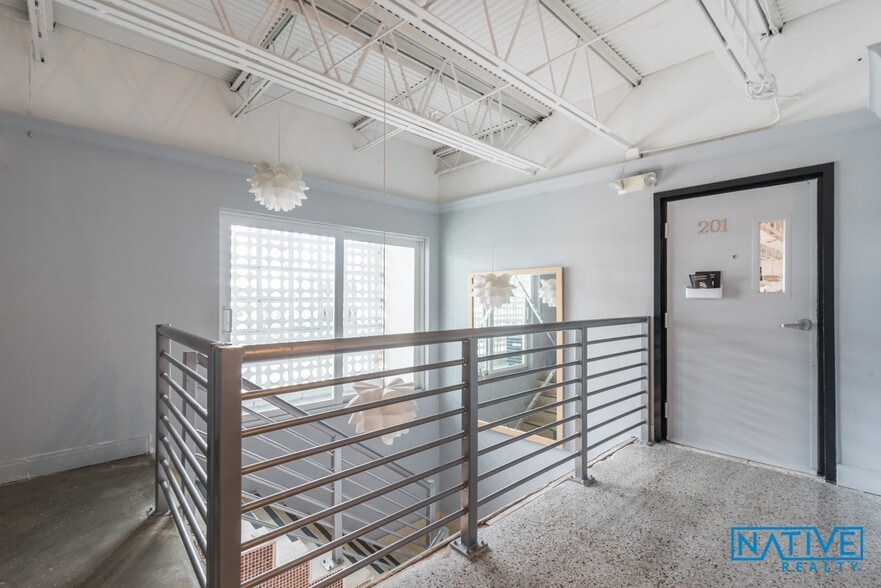 More Photos Of 218 Commercial Blvd, Fort Lauderdale Storefront Retail Office For Lease