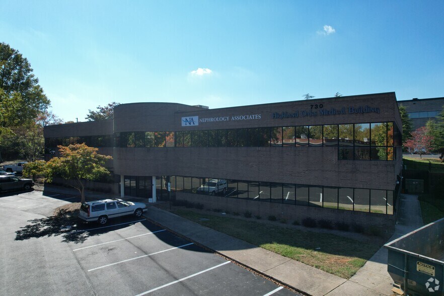 More Photos Of 730 Highland Oaks Dr, Winston-Salem Medical For Sale