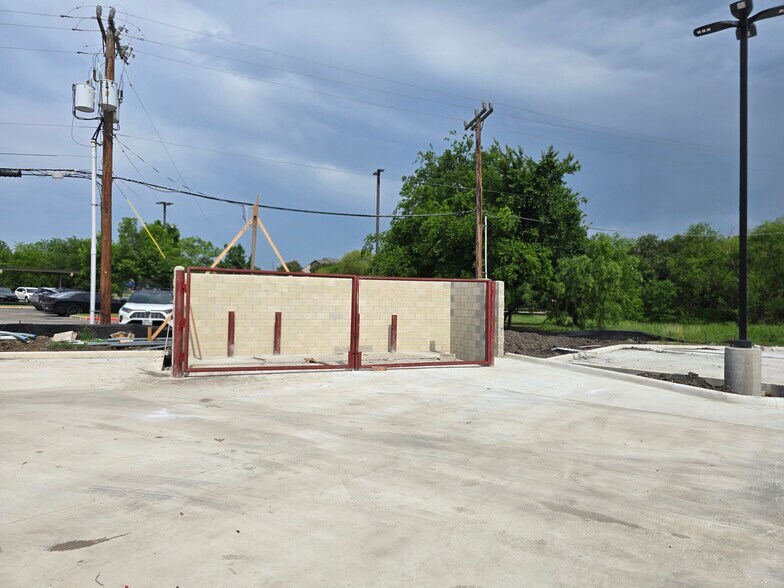 More Photos Of 9850 Huebner Rd, San Antonio Flex For Lease