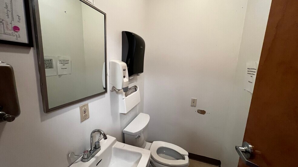 More Photos Of 2100 Ferry St, Easton Medical For Lease