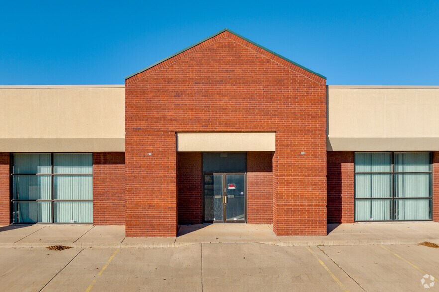 More Photos Of 1801 SW 11th St, Lawton Office For Sale