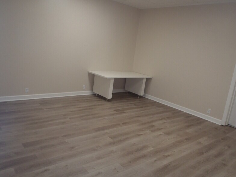 More Photos Of 2025 McLarty Dr, Newport Office For Sale