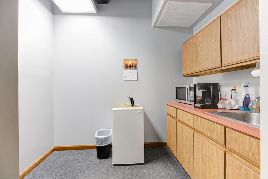 More Photos Of 316-318 Washington St, Bloomington Storefront Retail Office For Lease