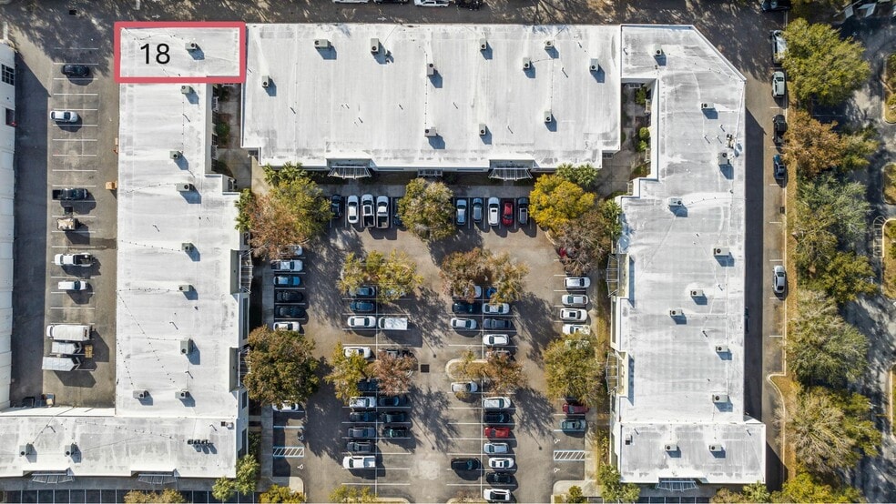 More Photos Of 8810 Commodity Cir, Orlando Showroom For Lease