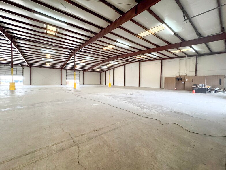 More Photos Of 8407 San Lorenzo Dr, Laredo Industrial For Lease