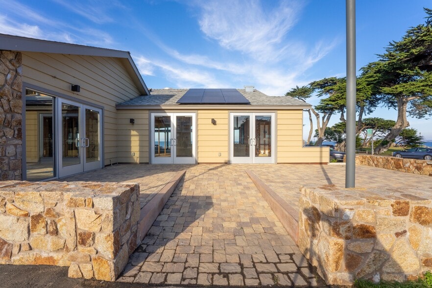 More Photos Of 631 Ocean View Blvd, Pacific Grove Restaurant For Lease