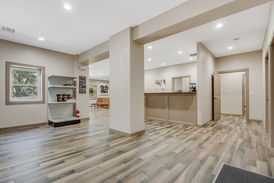 More Photos Of 321 Warren Ave, Stirling Light Manufacturing For Sale