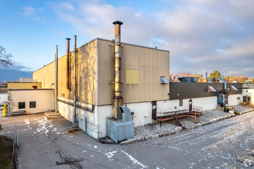 More Photos Of 2442 S Sheridan Way, Mississauga Manufacturing For Sale