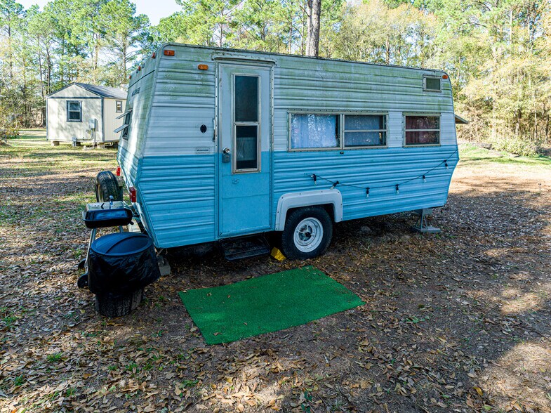 More Photos Of 11201 County Road 203, Plantersville Specialty For Sale