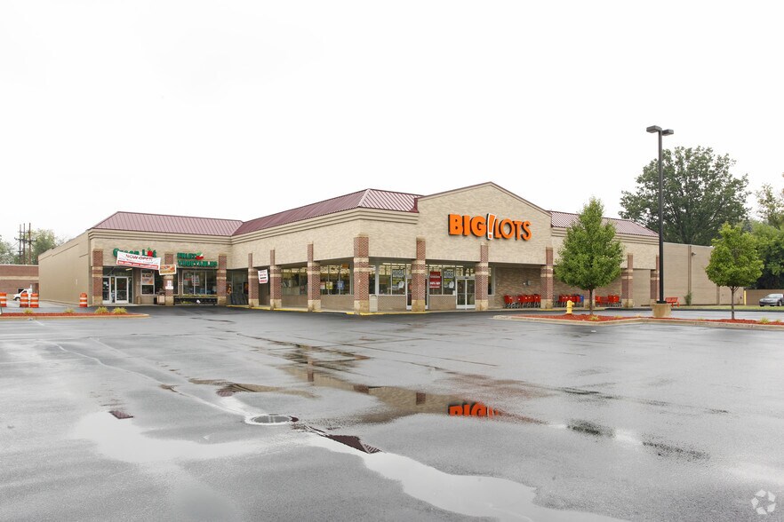 Primary Photo Of 35499-35511 Ford Rd, Westland Unknown For Lease