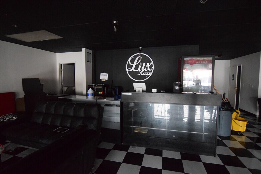 More Photos Of 6172-6196 University Ave, San Diego Unknown For Lease