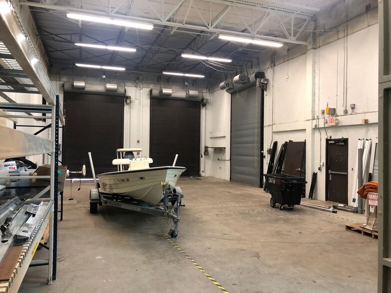 More Photos Of 511 N John Rodes Blvd, Melbourne Office For Lease